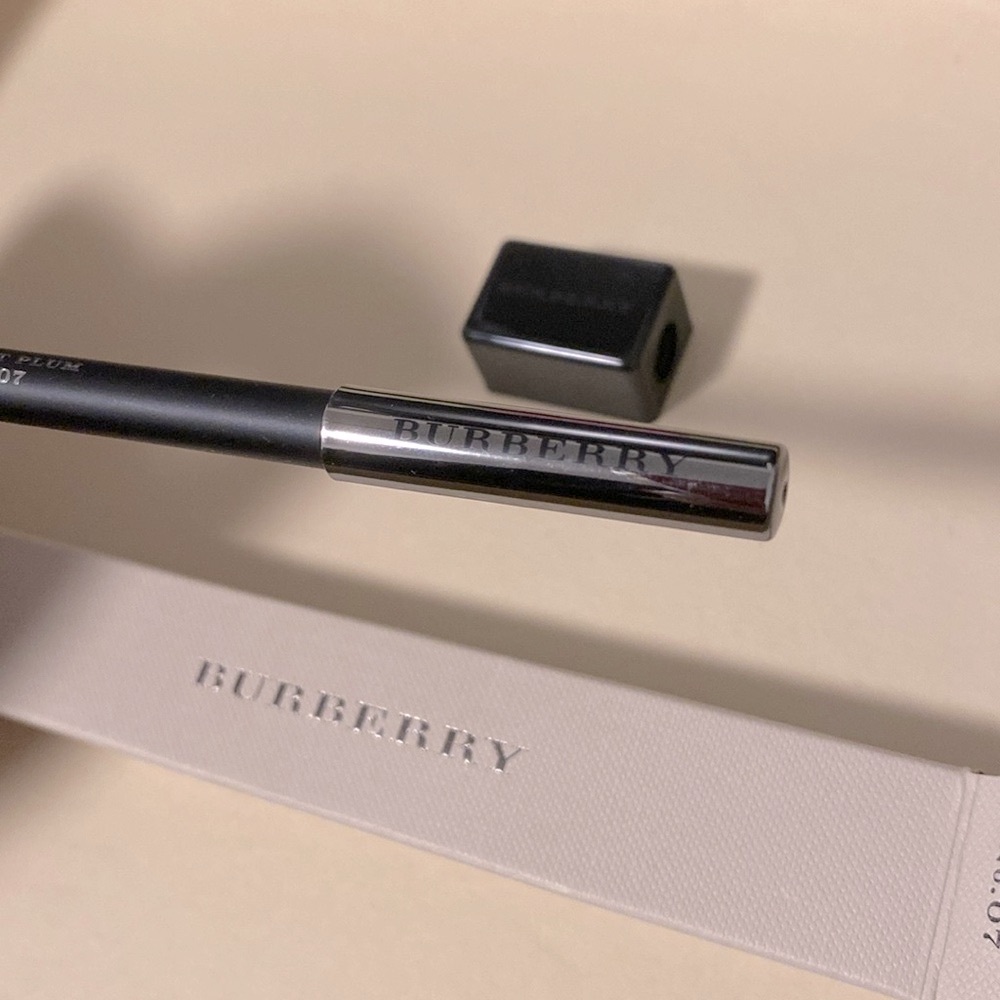 NIB [Burberry] Luxe Lip Definer Shaping Pencil & Sharpener in Bright Plum No. 7 - Picture 8 of 16